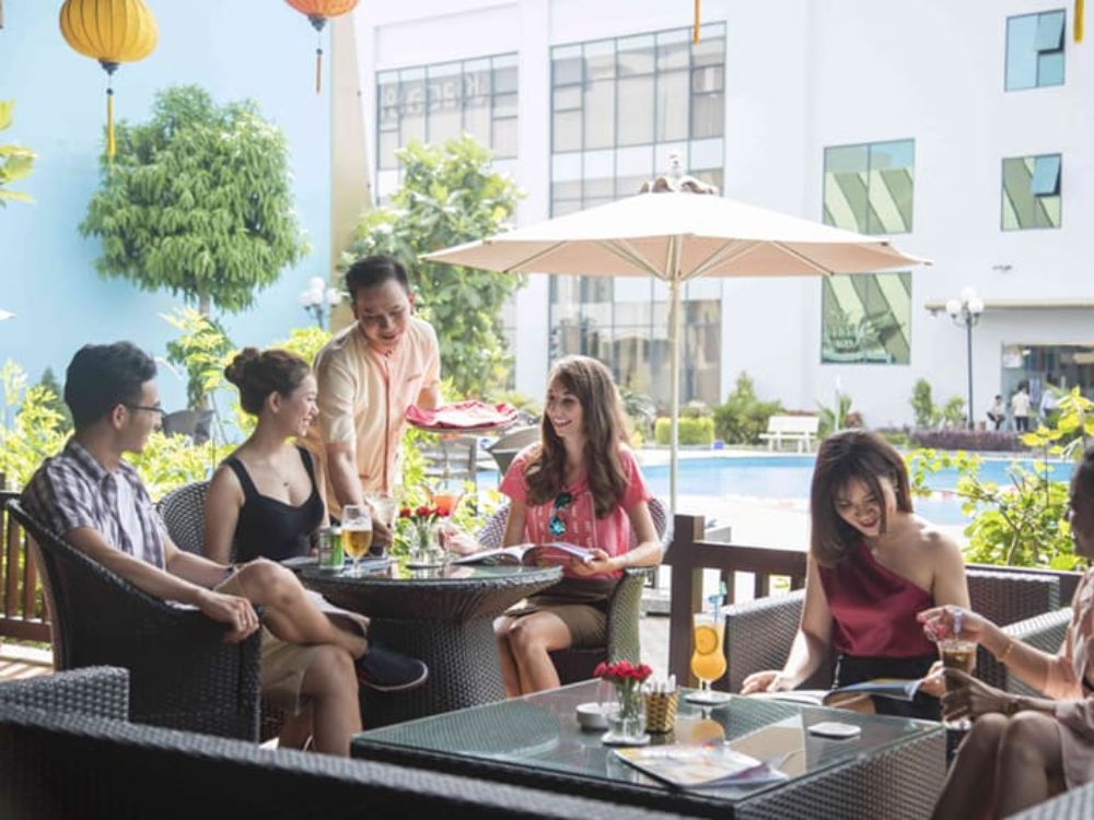Long Thủy Café