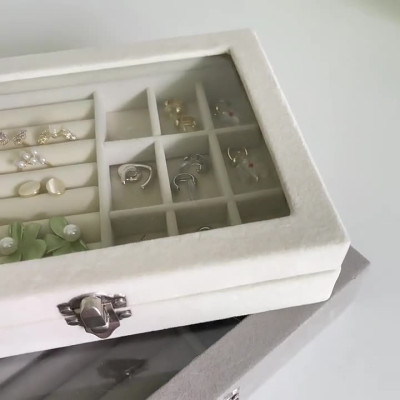Hộp đựng trang sức to  trong suốt bằng nhung ,  có khóa  cao cấp , chống bụi , chống oxy hóa đẹp và tiện dụng