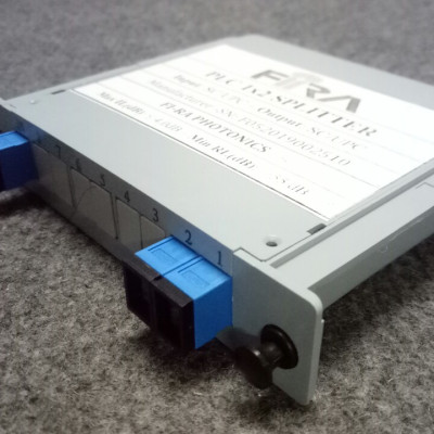 Bộ chia quang PLC 1*2 SC/UPC dạng Box - Hàng chính hãng
