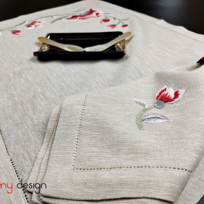 Bộ lót đĩa và khăn ăn linen thêu hoa trà đỏ