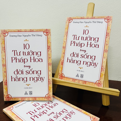 Sách 10 TƯ TƯỞNG PHÁP HOA TRONG ĐỜI SỐNG HẰNG NGÀY