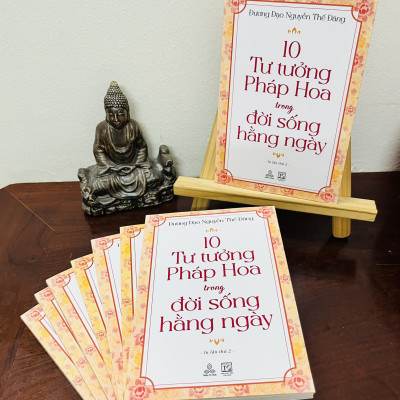 Sách 10 TƯ TƯỞNG PHÁP HOA TRONG ĐỜI SỐNG HẰNG NGÀY
