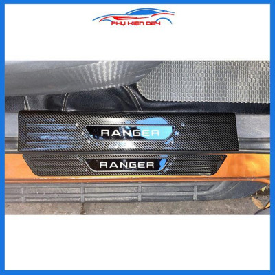 Bộ nẹp bước chân trong ngoài vân Cacbon xe Ranger 2016-2017-2018-2019-2020 chống trầy làm đẹp ô tô