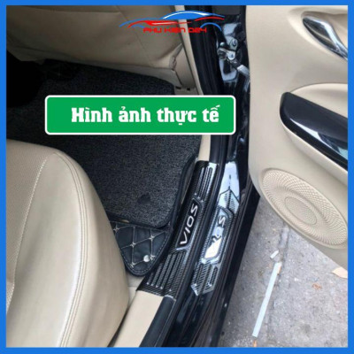Bộ nẹp bước chân trong ngoài vân Cacbon xe Vios 2019-2020 chống trầy làm đẹp ô tô