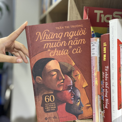 Những Người Muôn Năm Chưa Cũ 