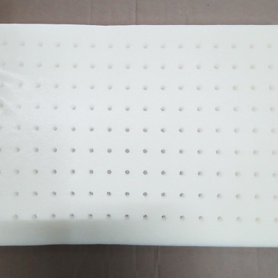 Gối cao su kuku chống ngạt thoáng khí cho bé tặng kèm 1 vỏ gối phụ thay thế 30x44x3 cm ku2025 ( cao su nhân tạo )