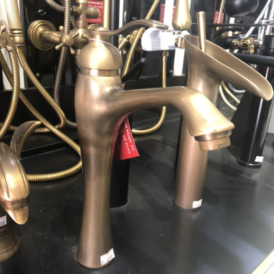 Vòi rửa mặt, vòi rửa lavabo nóng lạnh thân cao tân cổ điển GR 8603C