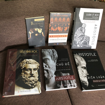 Bộ 6 cuốn ARISTOTLE triết học kinh điển: Siêu hình học + Luân lý học + Biện luận + Chủ đề + Bàn về linh hồn + Lý tưởng giáo dục Hy Lạp cổ đại (Bộ Sách Thế Giới Quan Của Aristotle)