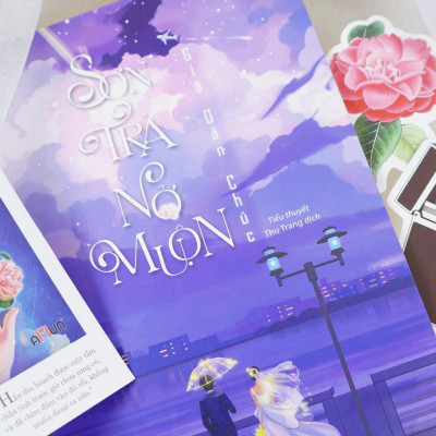Sơn Trà Nở Muộn - Tặng Kèm 1 Bookmark Hoa Sơn Trà + 1 Bookmark Chiếc Bật Lửa + 1 Postcard