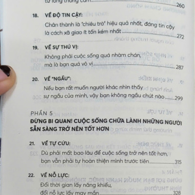 Sách - Thế giới rất huyên náo, là chính mình được rồi (Nhã Nam Official)
