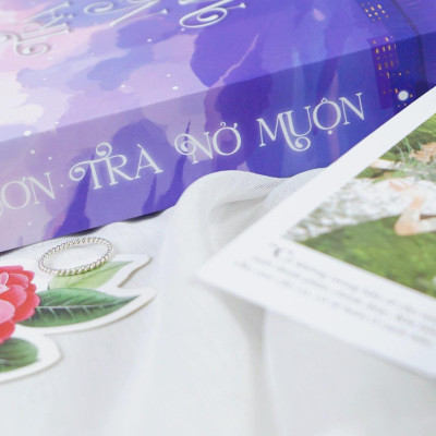 Sơn Trà Nở Muộn - Tặng Kèm 1 Bookmark Hoa Sơn Trà + 1 Bookmark Chiếc Bật Lửa + 1 Postcard