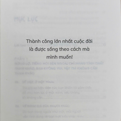 Sách - Thế giới rất huyên náo, là chính mình được rồi (Nhã Nam Official)