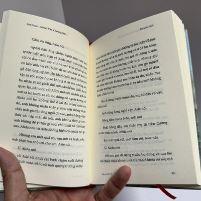 [Tác giả đạt giải Nobel văn chương năm 2023] [Combo 2 cuốn, bìa cứng] BA MÀN KỊCH - ÁNH SÁNG TRẮNG - Jon Fosse - Thiện Tri Thức