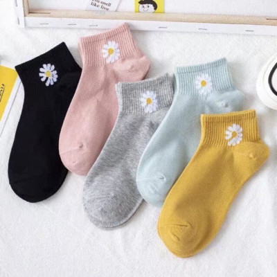 Set 10 đôi tất gấu , hoa cúc nữ ,cổ ngắn nhiều màu dễ thương vải cotton đẹp và bền kèm túi dây rút xinh xắn cute cho phái nữ