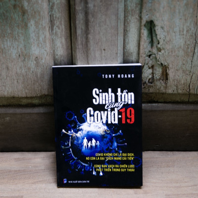 Sách Sinh tồn cùng Covid-19