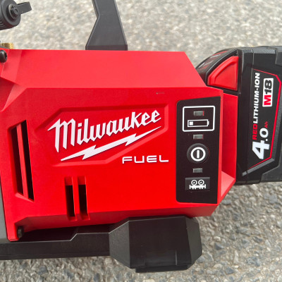 MÁY HÚT CHÂN KHÔNG PIN MILWAUKEE M18 FVP5-0 ( TẶNG PIN 8AH + SẠC M12-18C) - HÀNG CHÍNH HÃNG