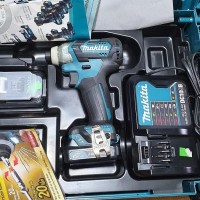 MÁY VẶN VÍT DÙNG PIN 12V MAKITA TD111DSAJ (01 ĐẾ SẠC NHANH. – 02 PIN 12V / 2.0AH.) - HÀNG CHÍNH HÃNG