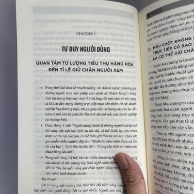 LÊN XU HƯỚNG -10 KIỂU TƯ DUY VẬN HÀNH ĐỂ XÂY DỰNG KÊNH T.I.KT.O.K TRIỆU VIEWS - Thu Diệp – Phạm Hồng Dương dịch – Bizbooks - NXB Hồng Đức