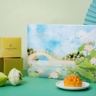 Bộ hộp Bánh trung thu 4 bánh 2 trứng 220g Trường Phúc - Thành Long - 880g - tặng 1 hộp trà - VIỆT NAM