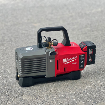 MÁY HÚT CHÂN KHÔNG PIN MILWAUKEE M18 FVP5-0 ( TẶNG PIN 8AH + SẠC M12-18C) - HÀNG CHÍNH HÃNG