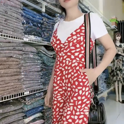Bộ jum yếm kèm áo thun xinh xắn.