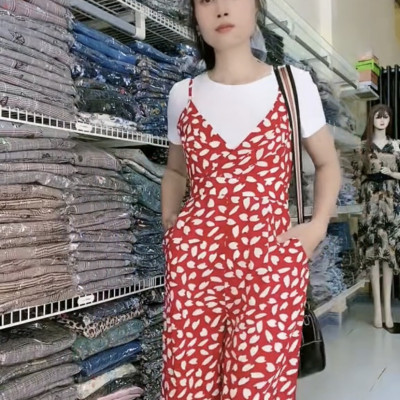 Bộ jum yếm kèm áo thun xinh xắn.